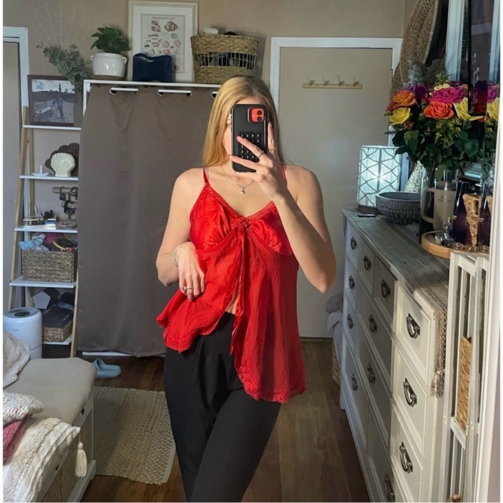 Vintage delicates red split front blouse tank top with rose details - Picture 3 of 16